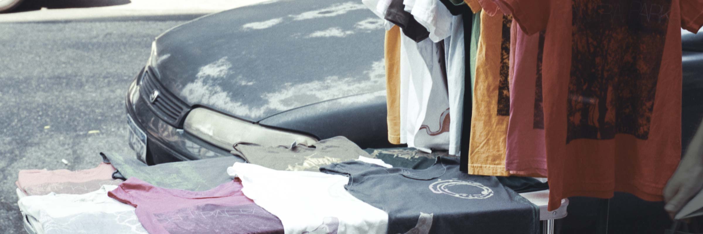 ニューヨーク ソーホーでのオリジナルプリントTシャツの路上販売の写真